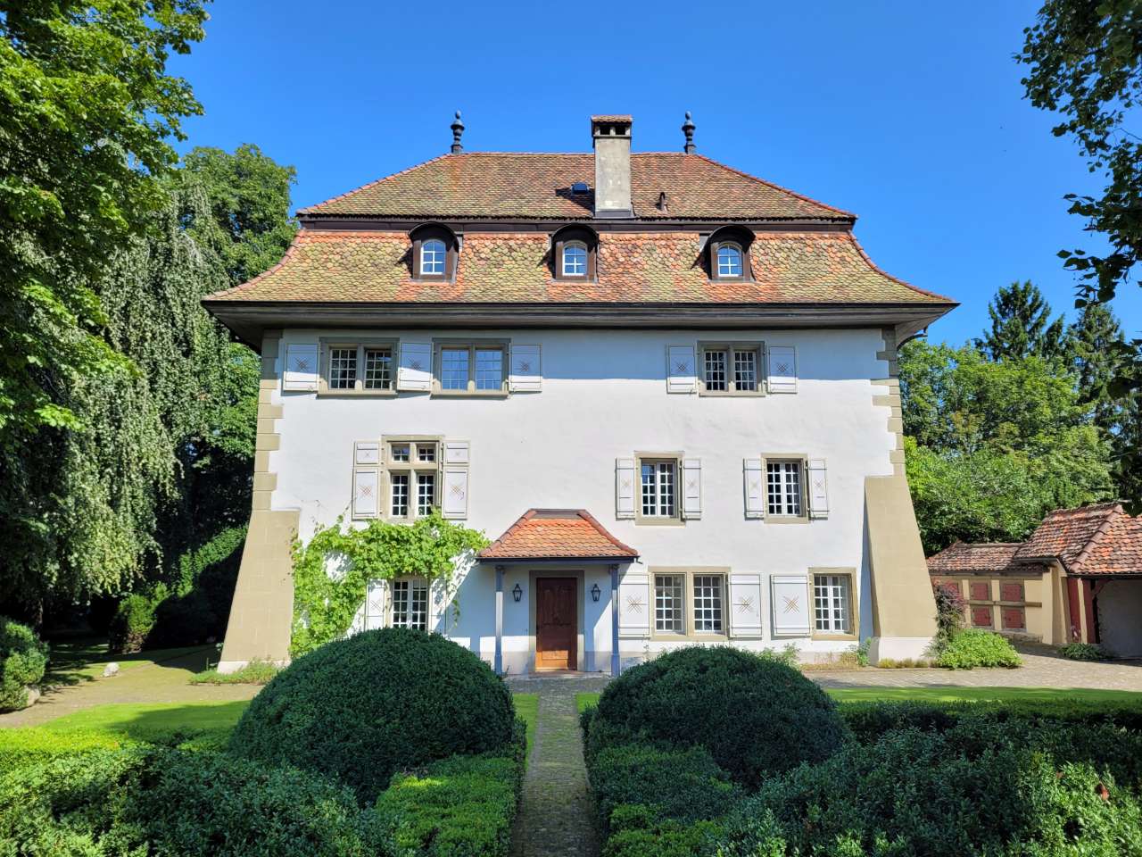 Character 8 bedroom Chateau for sale with countryside view in Fribourg