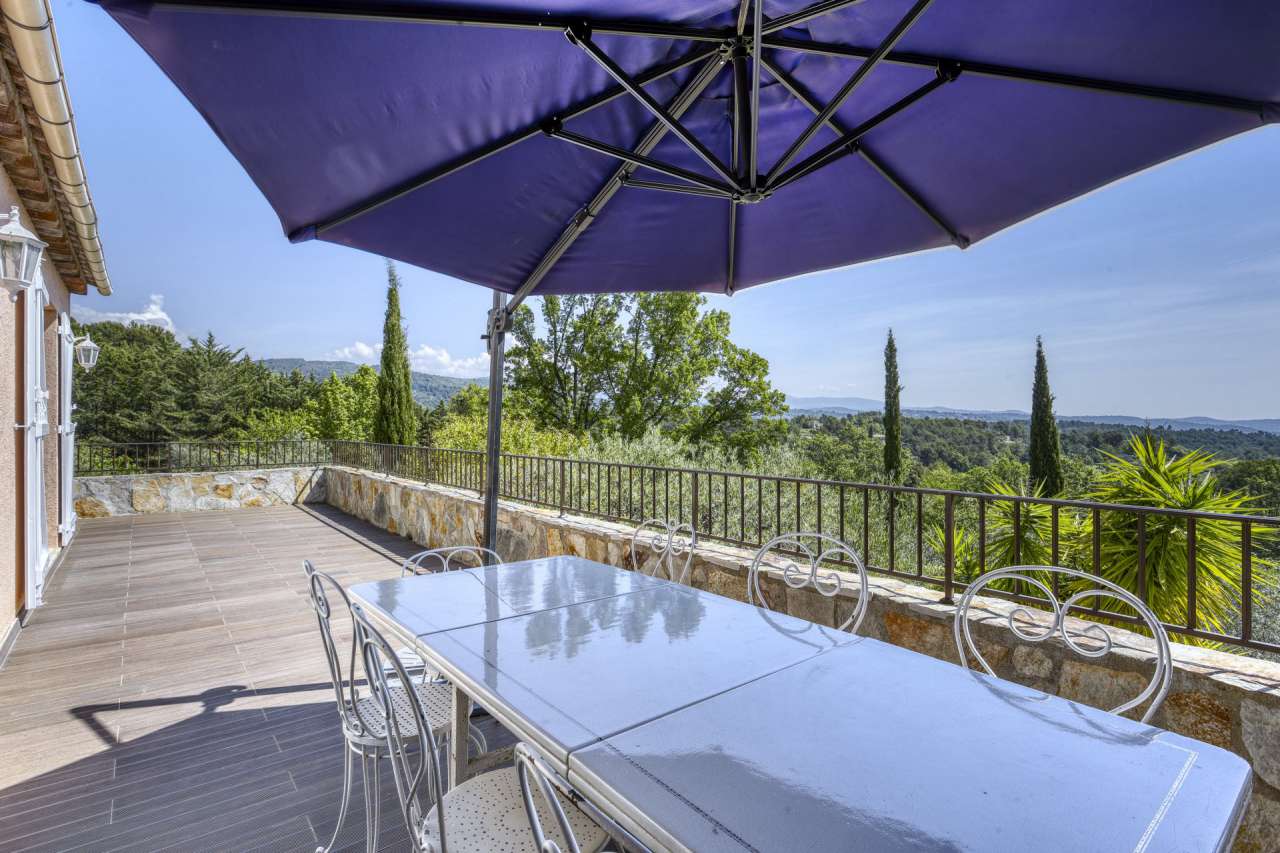 Beautiful 3 bedroom hillside farmhouse, ideally situated in a quiet setting