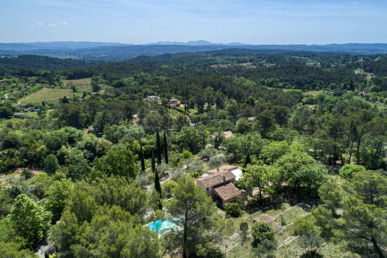 Beautiful 3 bedroom hillside farmhouse, ideally situated in a quiet setting