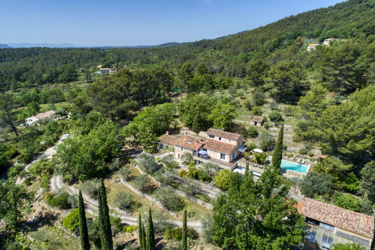 Beautiful 3 bedroom hillside farmhouse, ideally situated in a quiet setting