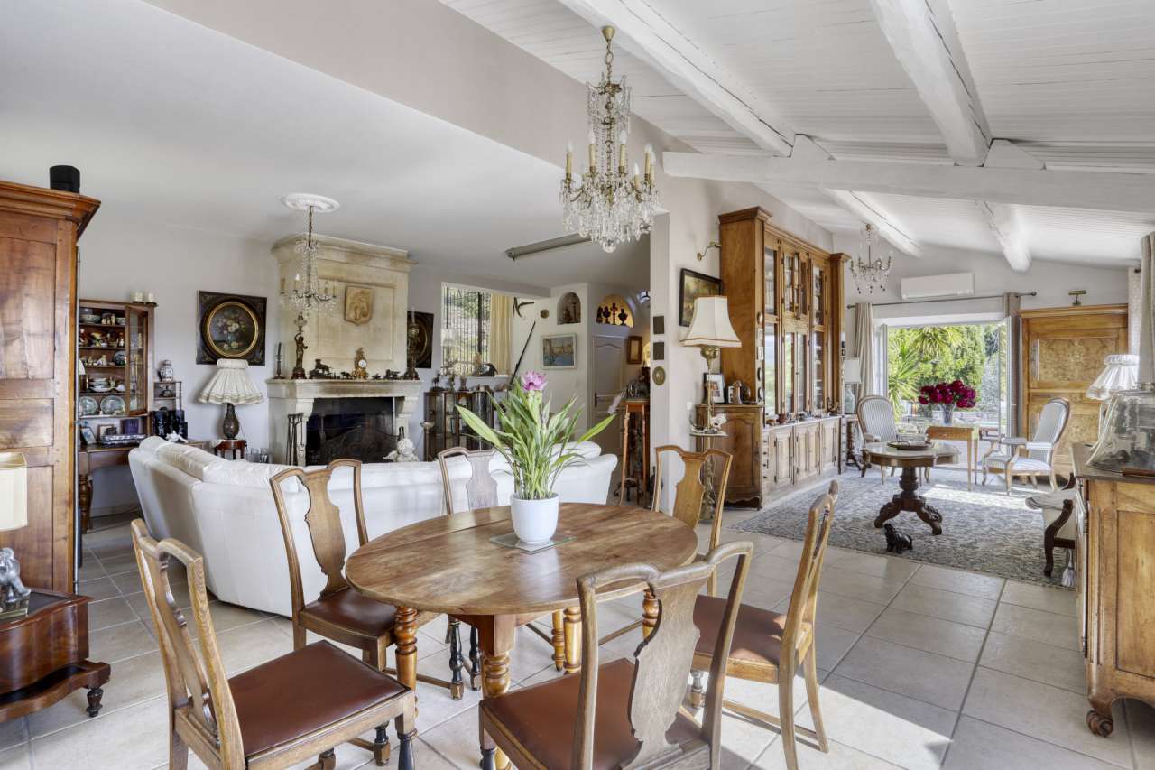 Beautiful 3 bedroom hillside farmhouse, ideally situated in a quiet setting