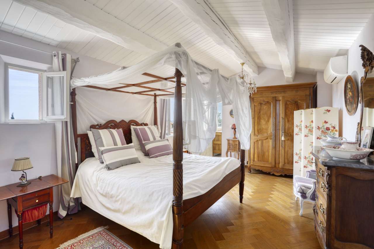 Beautiful 3 bedroom hillside farmhouse, ideally situated in a quiet setting