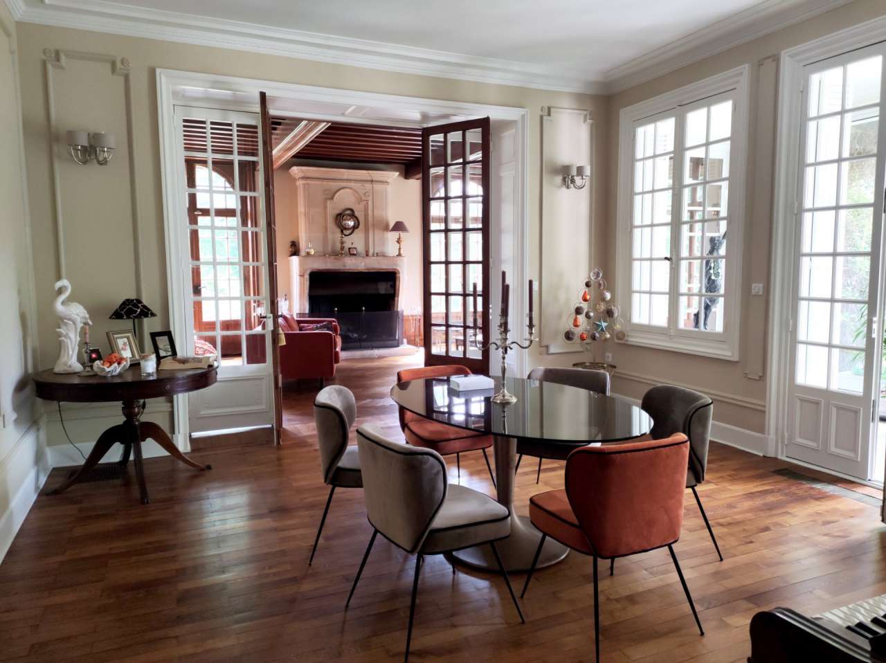 Located close to Limoges within a quiet setting in Cussac, right in the hea