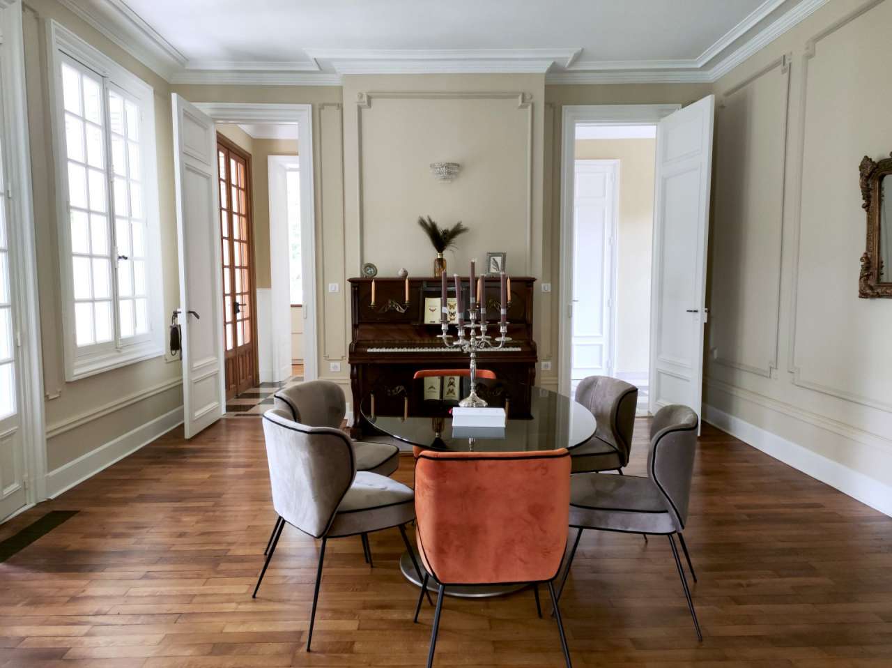 Located close to Limoges within a quiet setting in Cussac, right in the hea