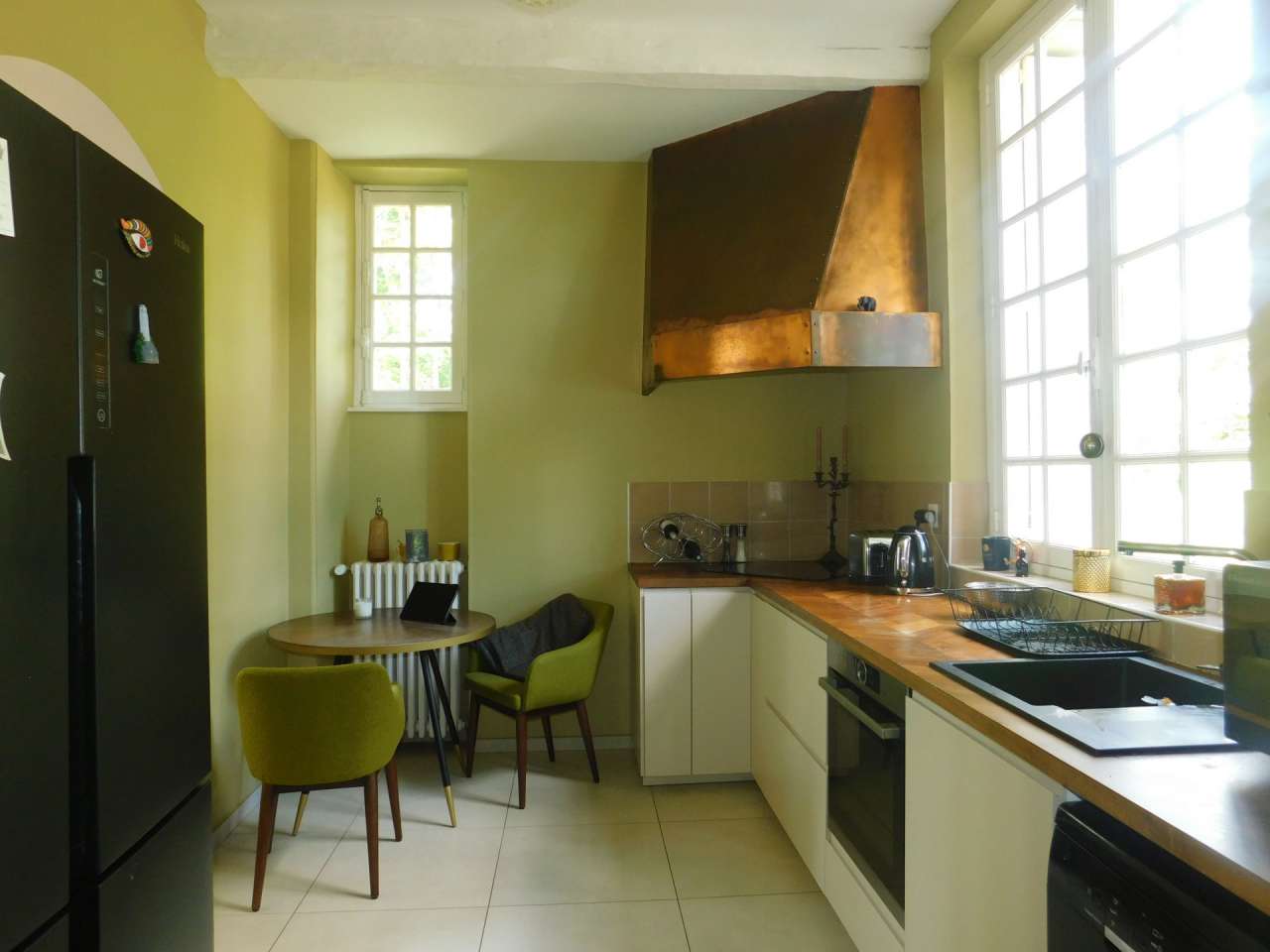 Located close to Limoges within a quiet setting in Cussac, right in the hea