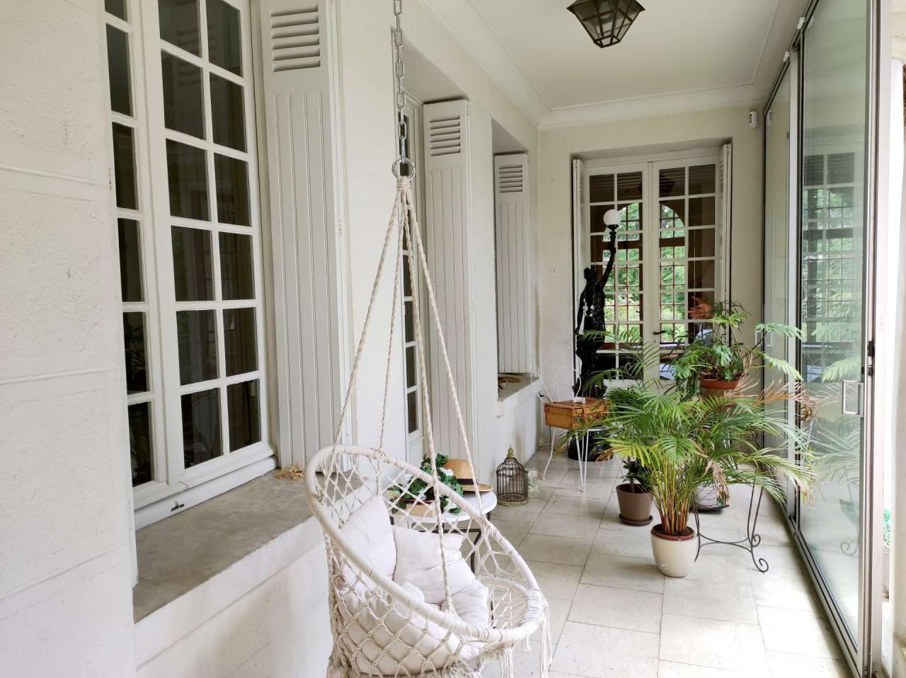 Located close to Limoges within a quiet setting in Cussac, right in the hea