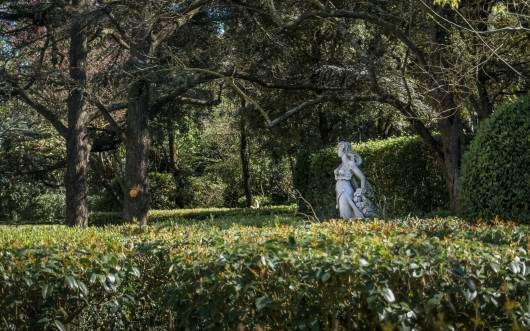 Full of character and charm, this spacious and historic 11th century chatea