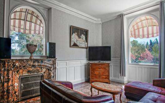 Full of character and charm, this spacious and historic 11th century chatea