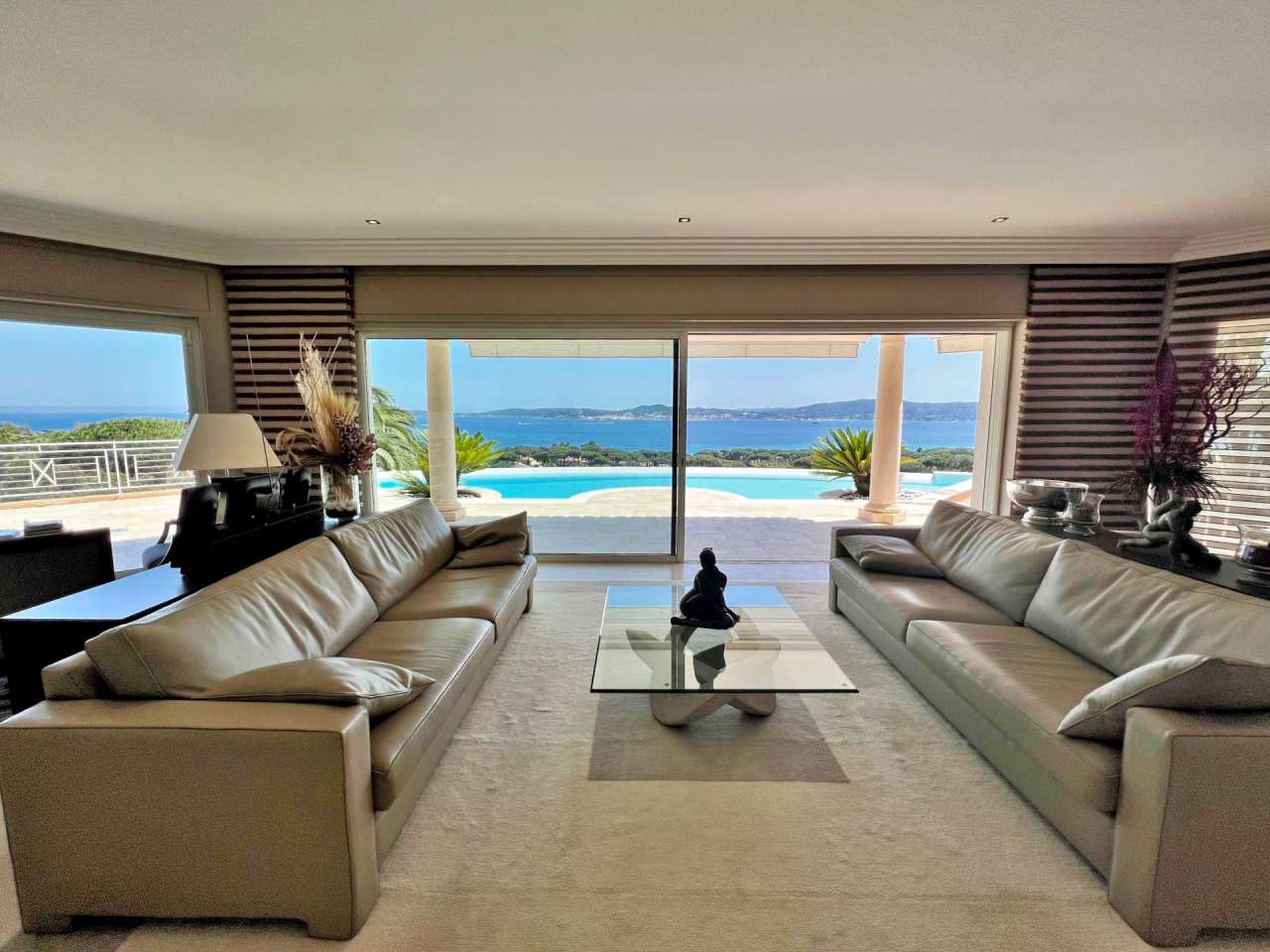 Absolutely exceptional 5 bedroom luxury villa with expansive pool, nestling