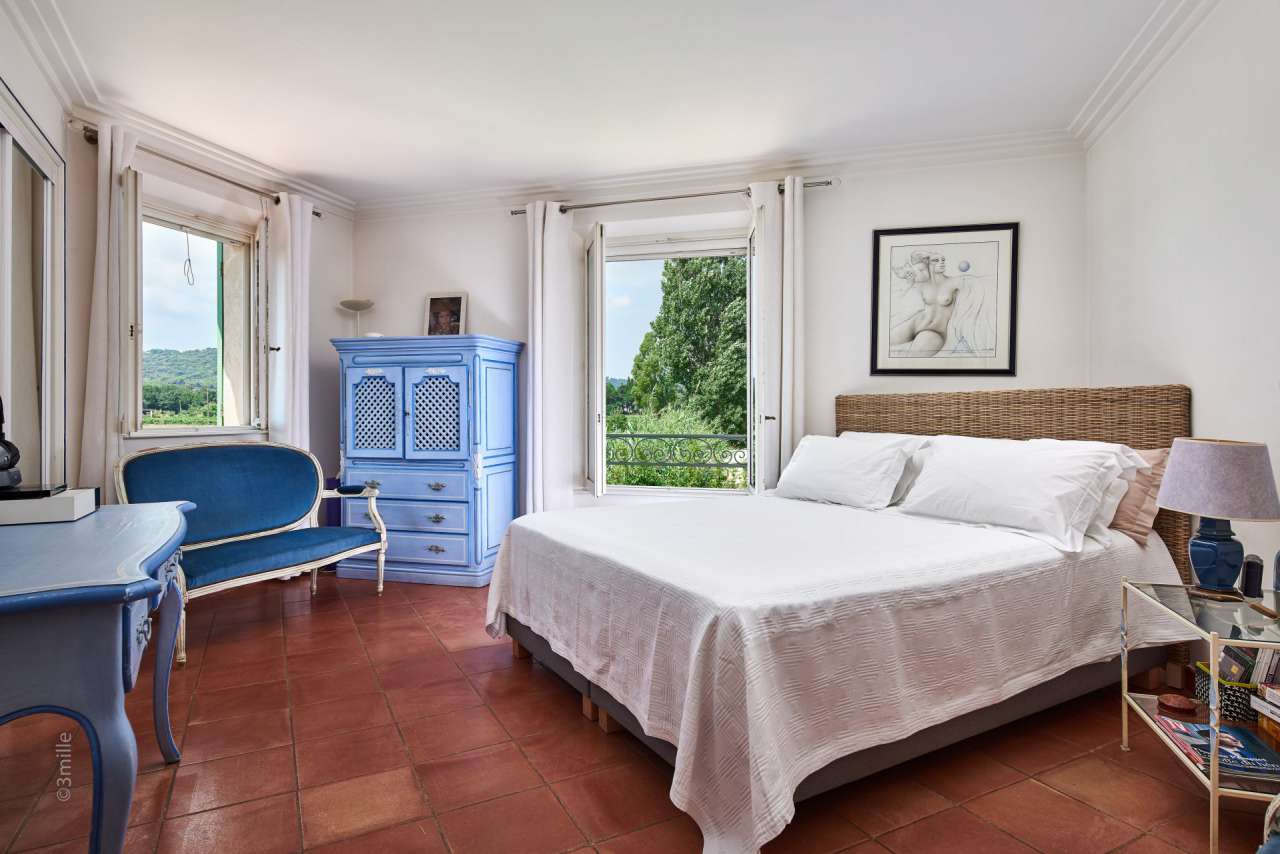 Nestling in over 2 acres of glorious landscaped gardens with pool and viney