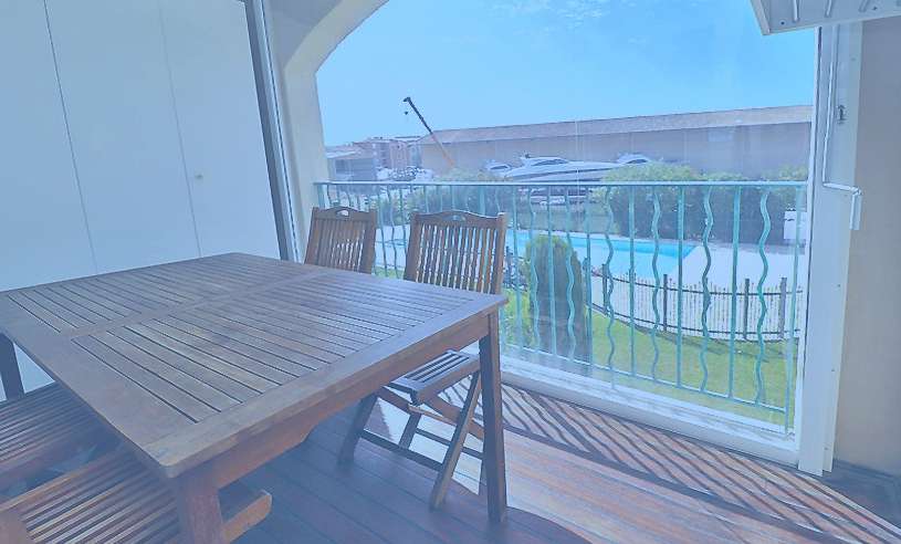 Charming 2 bedroom apartment with communal pool and parking, located near a