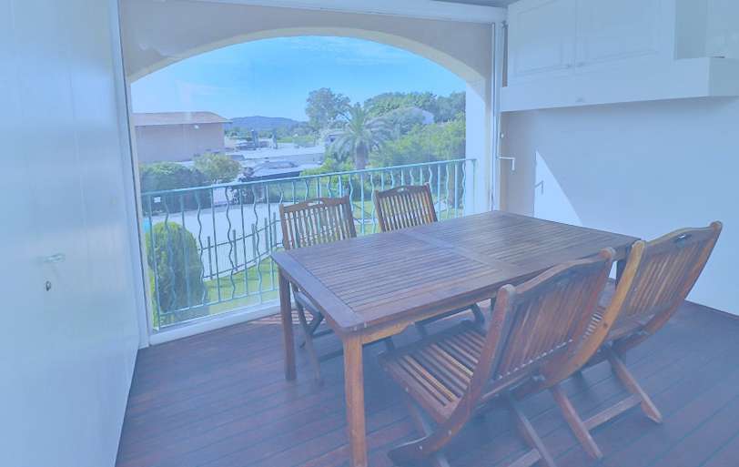 Charming 2 bedroom apartment with communal pool and parking, located near a