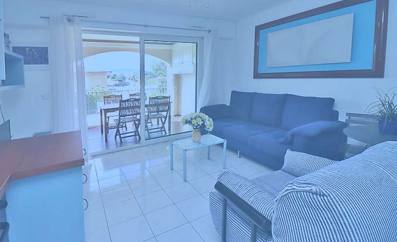 Charming 2 bedroom apartment with communal pool and parking, located near a