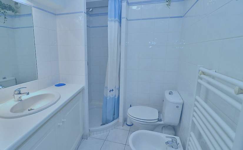 Charming 2 bedroom apartment with communal pool and parking, located near a