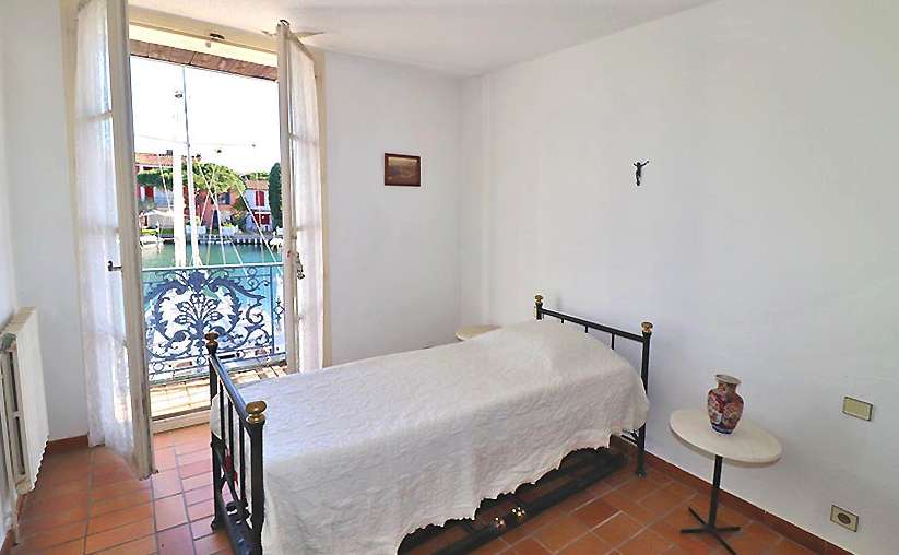 Enjoying wonderful river views from its first floor setting, is this charmi