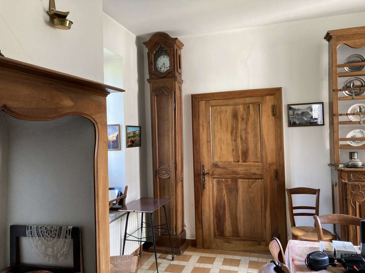 Full of character and charm and with a total built area of 220m2, this love