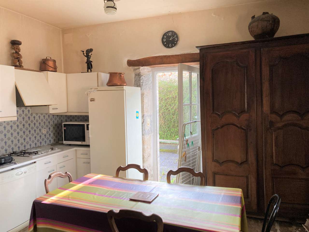 Full of character and charm and with a total built area of 220m2, this love