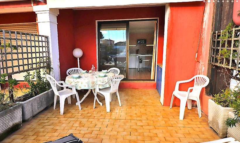 Charming one bedroom ground floor apartment enjoying wonderful river views