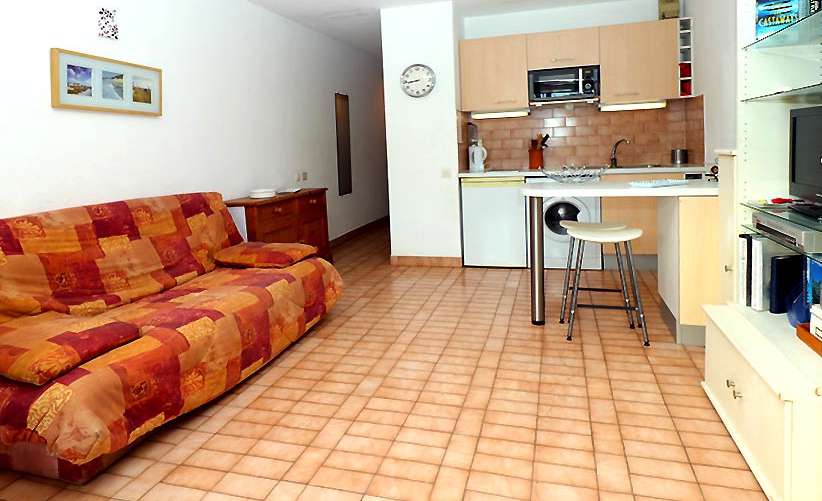 Charming one bedroom ground floor apartment enjoying wonderful river views