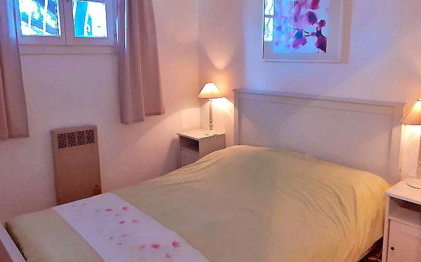 Charming one bedroom ground floor apartment enjoying wonderful river views