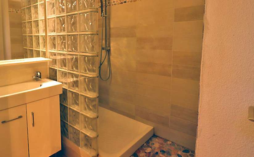 Charming one bedroom ground floor apartment enjoying wonderful river views