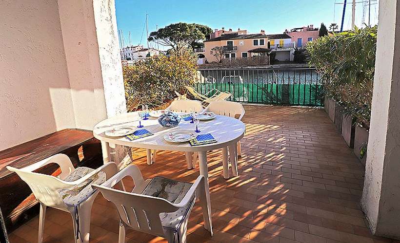 of 33,31m2, situated on the ground floor of a residence in the heart of the