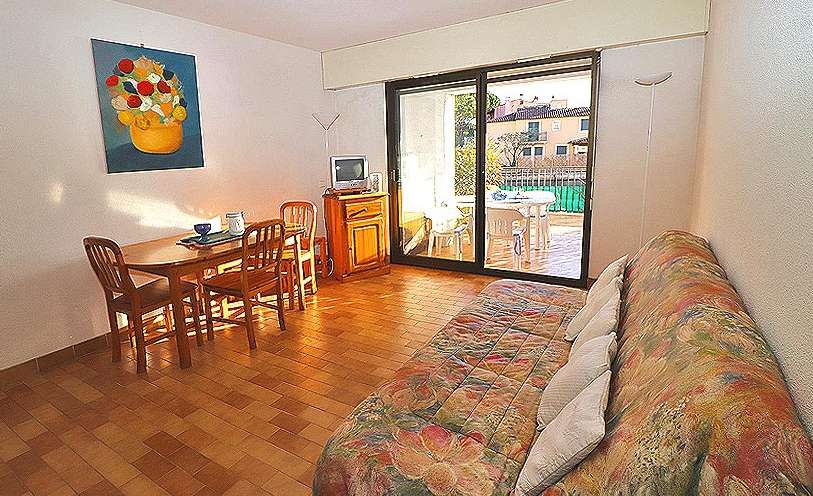 of 33,31m2, situated on the ground floor of a residence in the heart of the