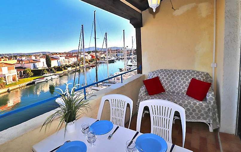 Enjoying wonderful river views from its ideal location in the heart of Port