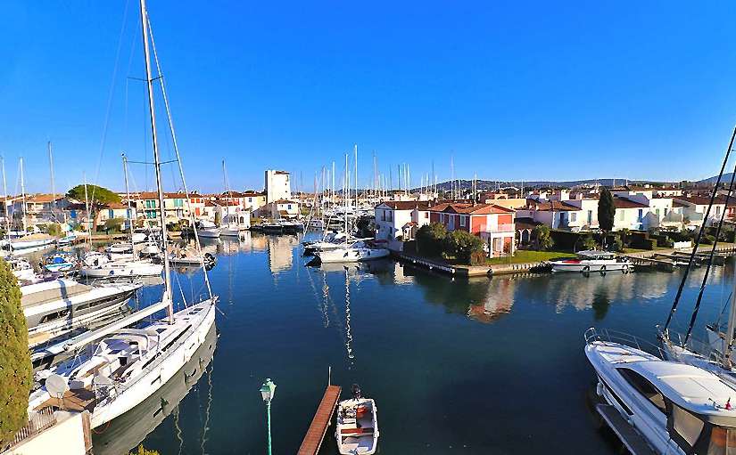 Enjoying wonderful river views from its ideal location in the heart of Port