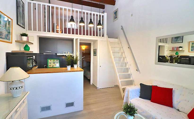 Enjoying wonderful river views from its ideal location in the heart of Port