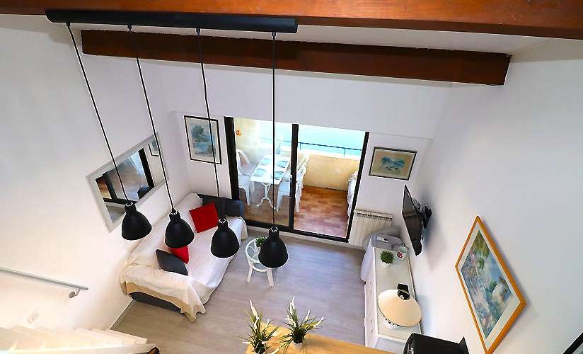 Enjoying wonderful river views from its ideal location in the heart of Port