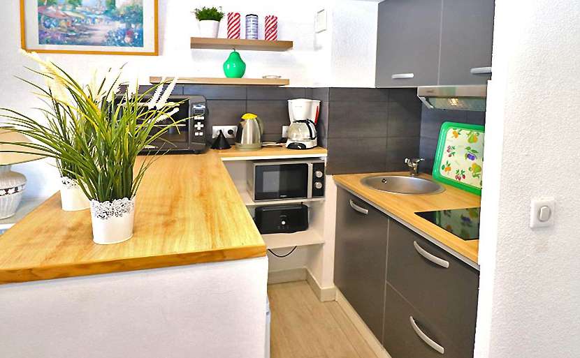 Enjoying wonderful river views from its ideal location in the heart of Port