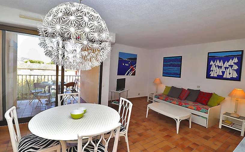 Very well presented one bedroom apartment with parking, enjoying wonderful