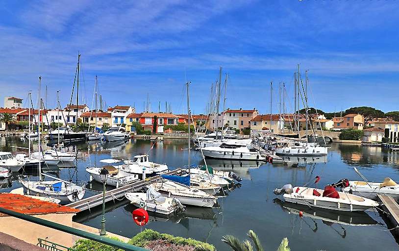 Beautifully renovated first floor studio with garage, enjoying wonderful ri