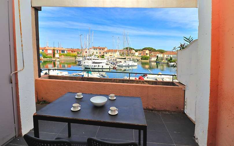 Beautifully renovated first floor studio with garage, enjoying wonderful ri