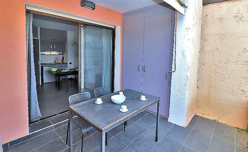 Beautifully renovated first floor studio with garage, enjoying wonderful ri