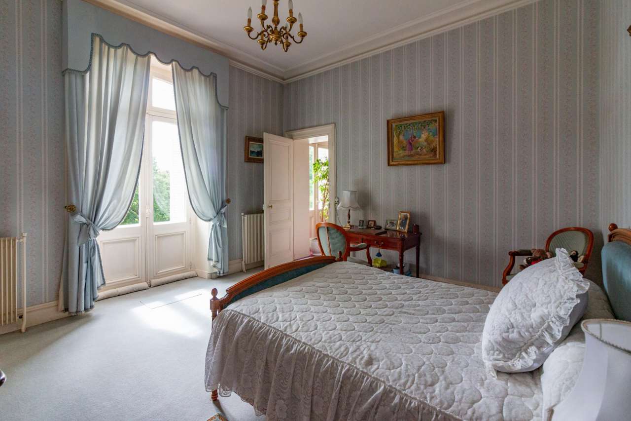 Grand and spacious 7 bedroom property, with its origins dating back to 1887