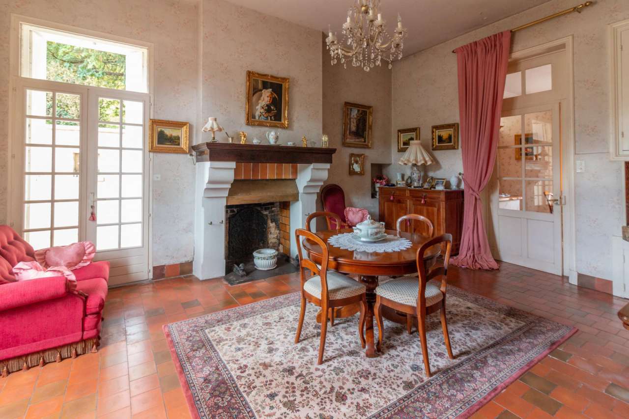 Grand and spacious 7 bedroom property, with its origins dating back to 1887