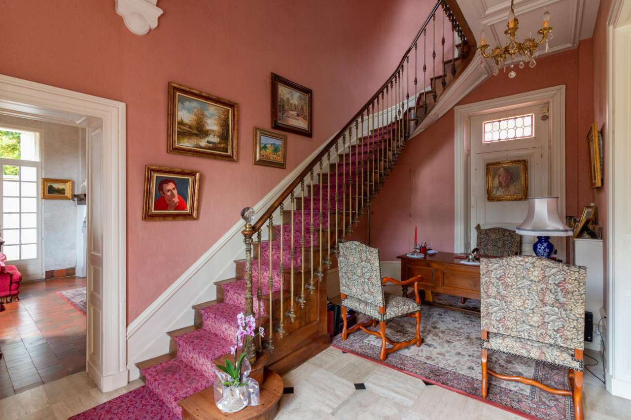 Grand and spacious 7 bedroom property, with its origins dating back to 1887
