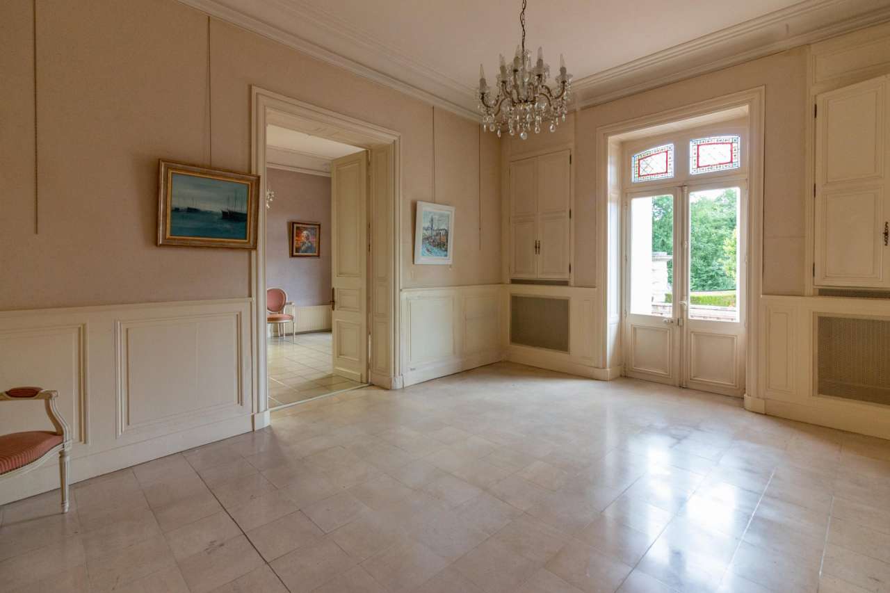 Grand and spacious 7 bedroom property, with its origins dating back to 1887