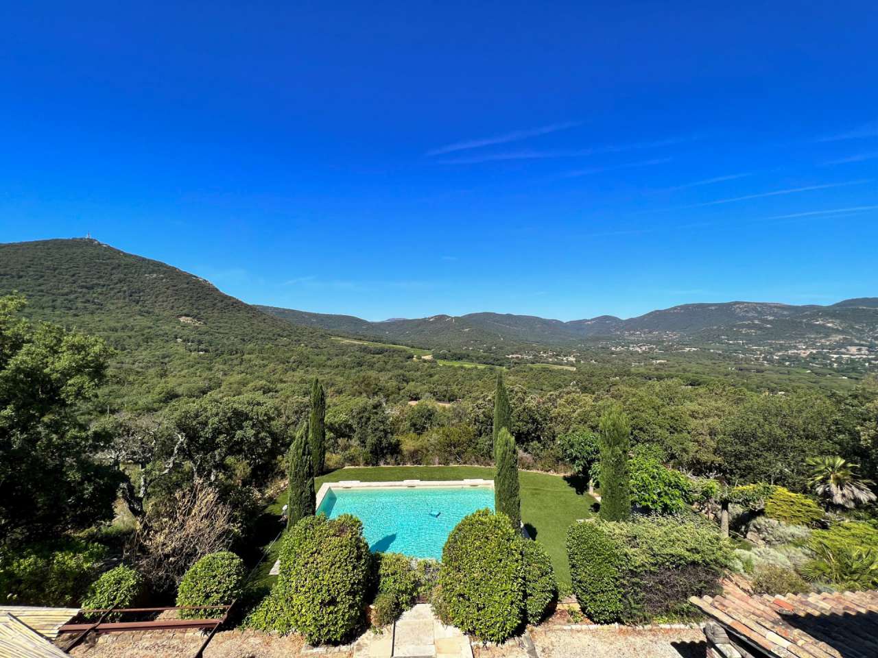 Enjoying uninterrupted panoramic views across the vineyards and countryside