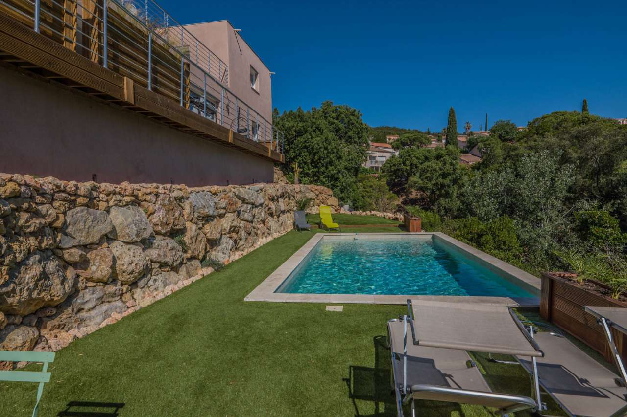 Modern and contemporary 3 bedroom villa with pool and garden, enjoying pano