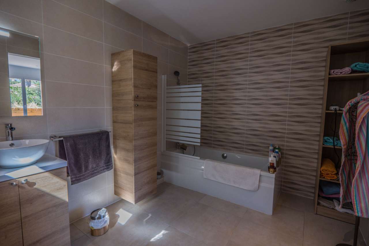 Modern and contemporary 3 bedroom villa with pool and garden, enjoying pano