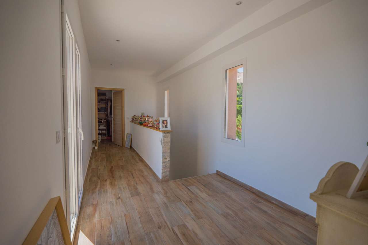 Modern and contemporary 3 bedroom villa with pool and garden, enjoying pano