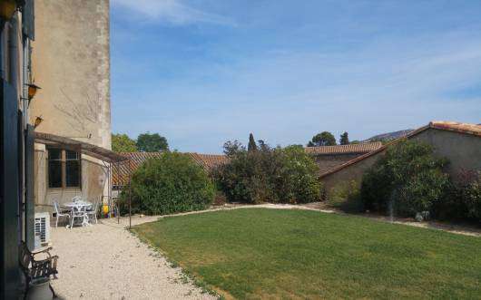 Wonderful opportunity to acquire a beautifully restored 3 storey, 10 bedroo