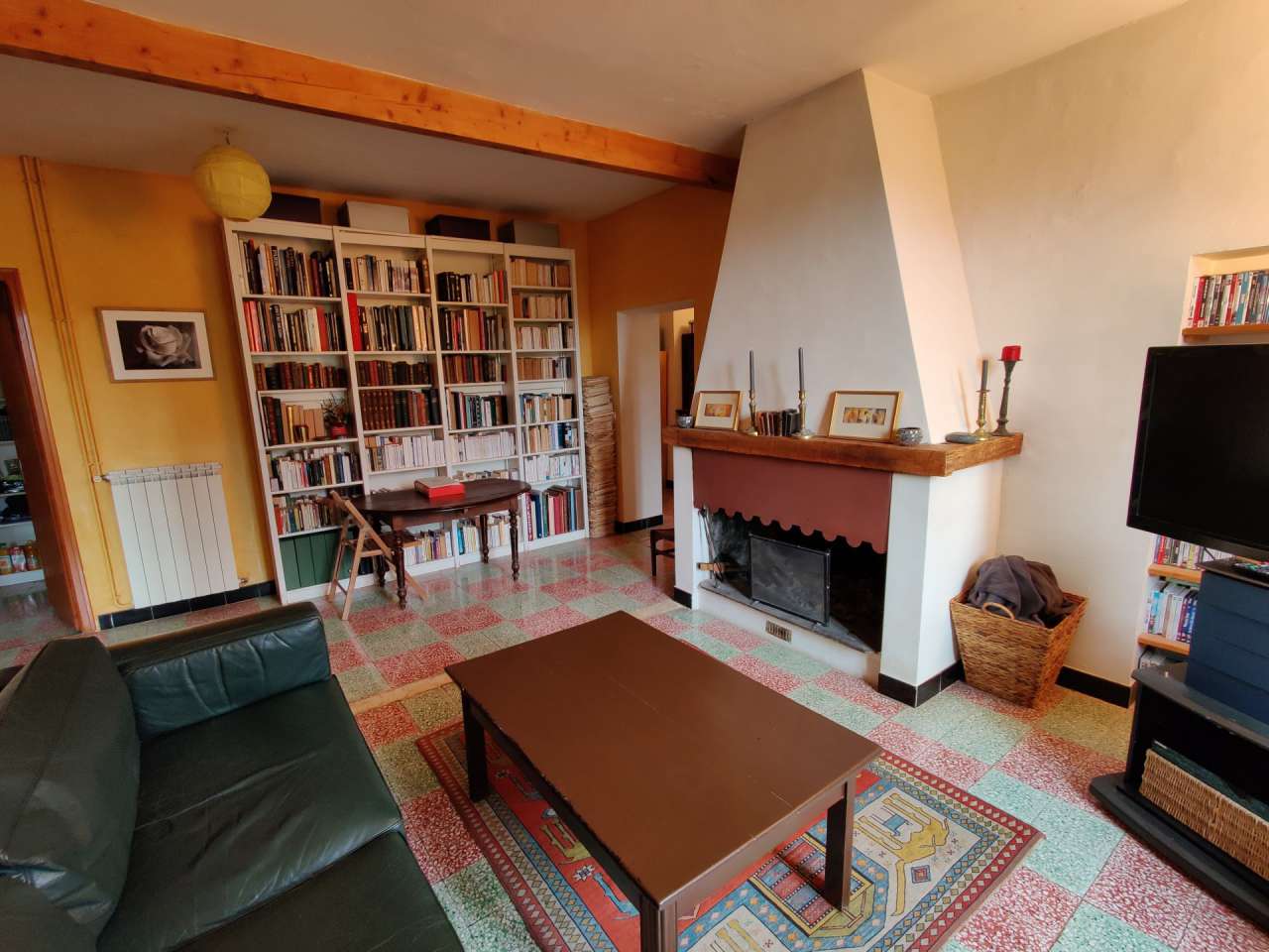 Substantial 14 bedroom wine estate, which is ideally situated on the edge o