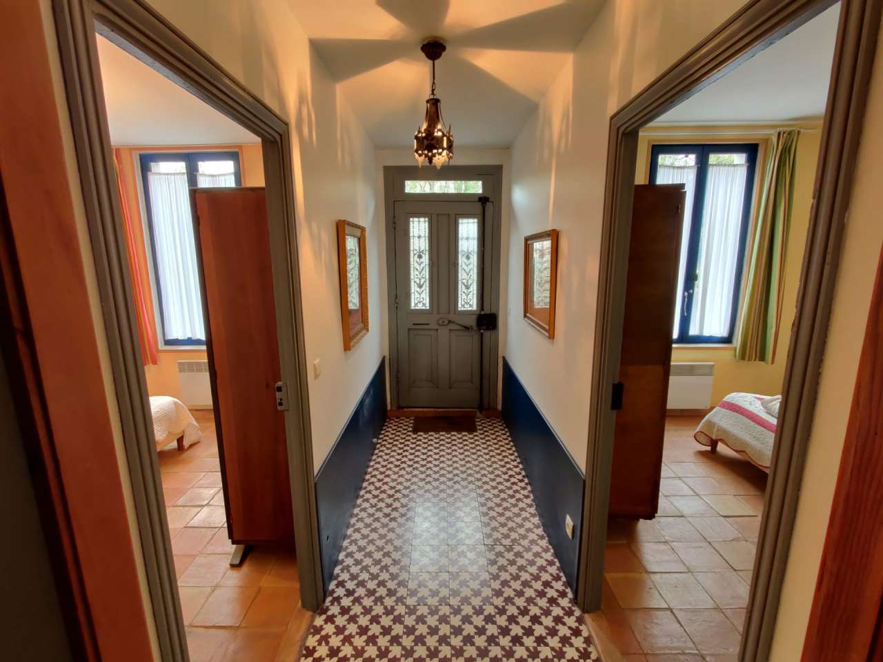 Substantial 14 bedroom wine estate, which is ideally situated on the edge o