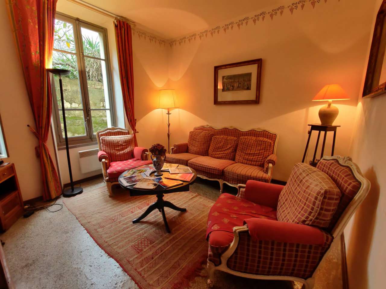 Substantial 14 bedroom wine estate, which is ideally situated on the edge o