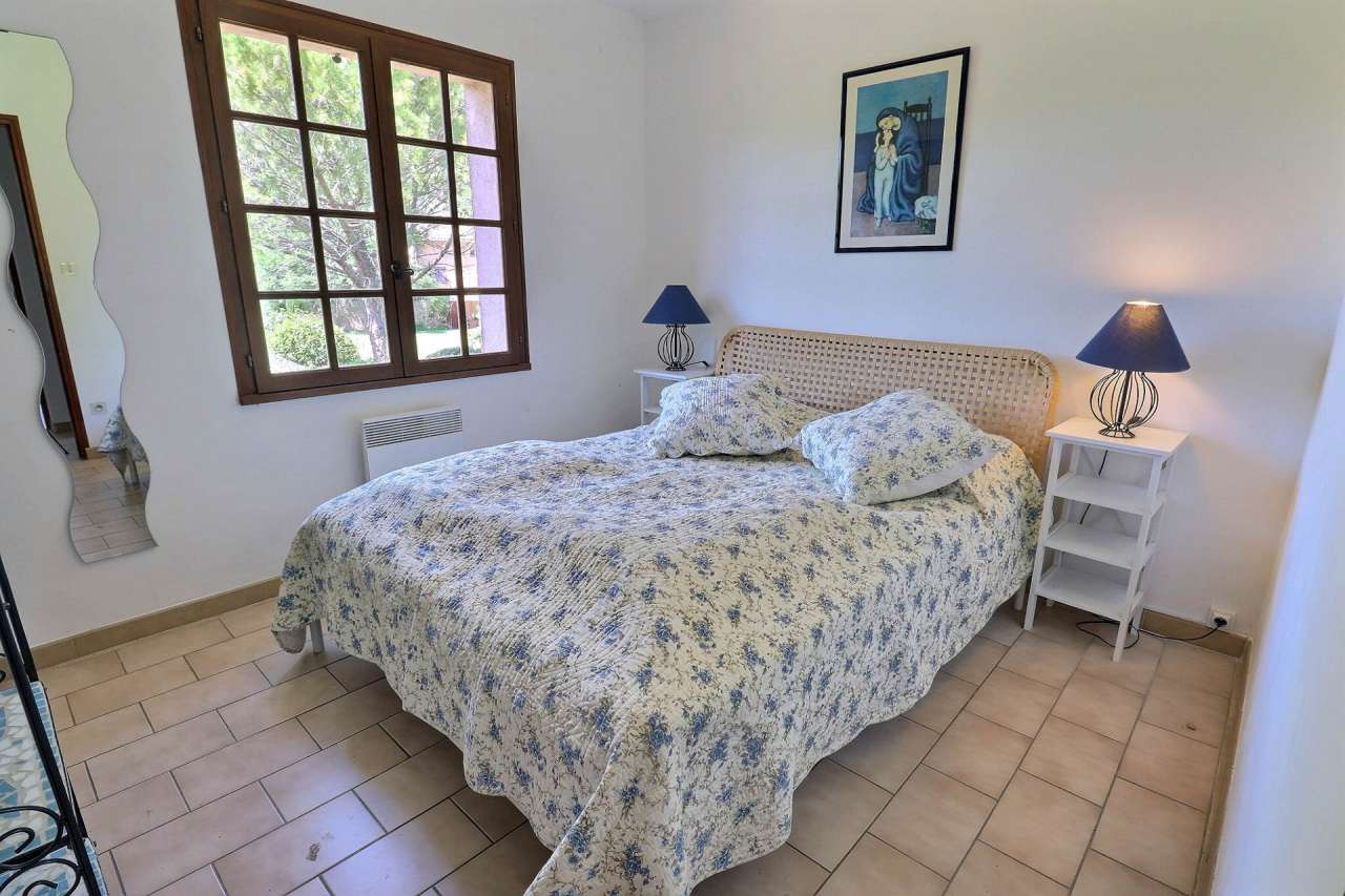 Full of Provencal character and charm, this spacious 6 bedroom villa is aut
