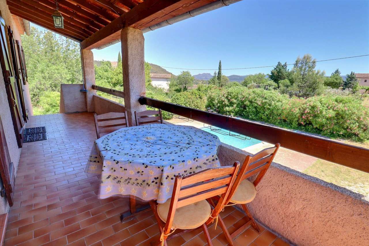 Full of Provencal character and charm, this spacious 6 bedroom villa is aut